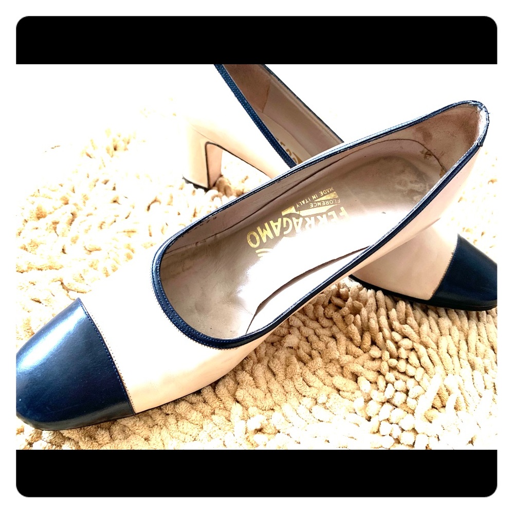 Vintage Ferragamo leather navy wingtip pumps